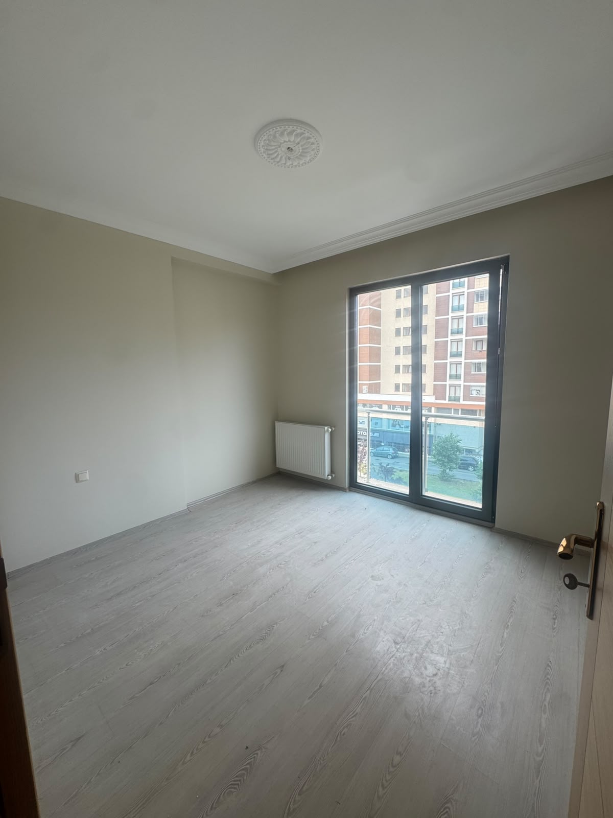 SÖĞÜTLÜ DE CUMHURİYET BULVARINDA KİRALIK DAİRE